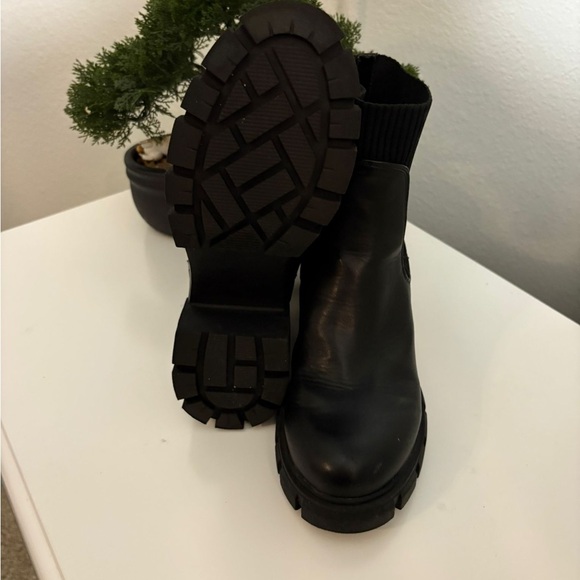 Steve Madden😎🥰 Black Ankle Booties - Picture 2 of 6